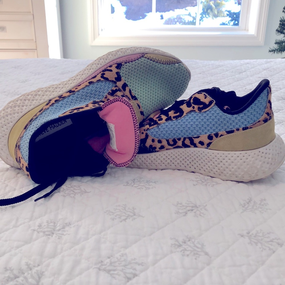 Steve Madden running sneakers
